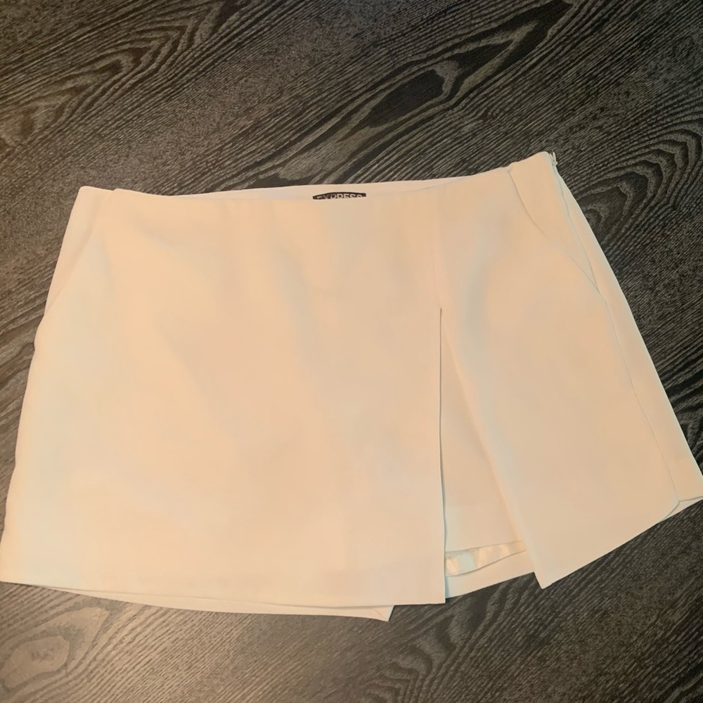 Express White Skort